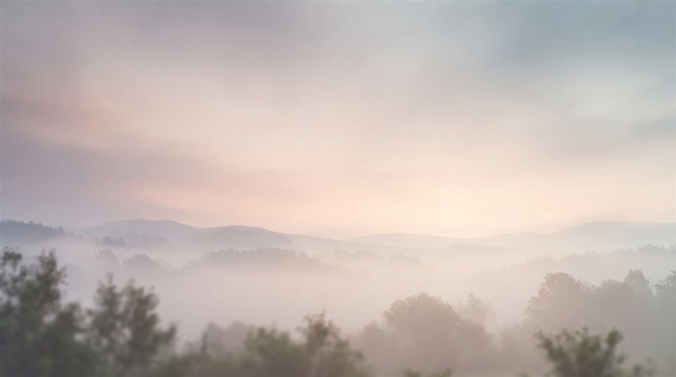 Minimal abstract design of elegant cover background with gentle gradients and empty space for a title, simple balanced layout, misty morning haze, dreamy, 16:9 aspect ratio